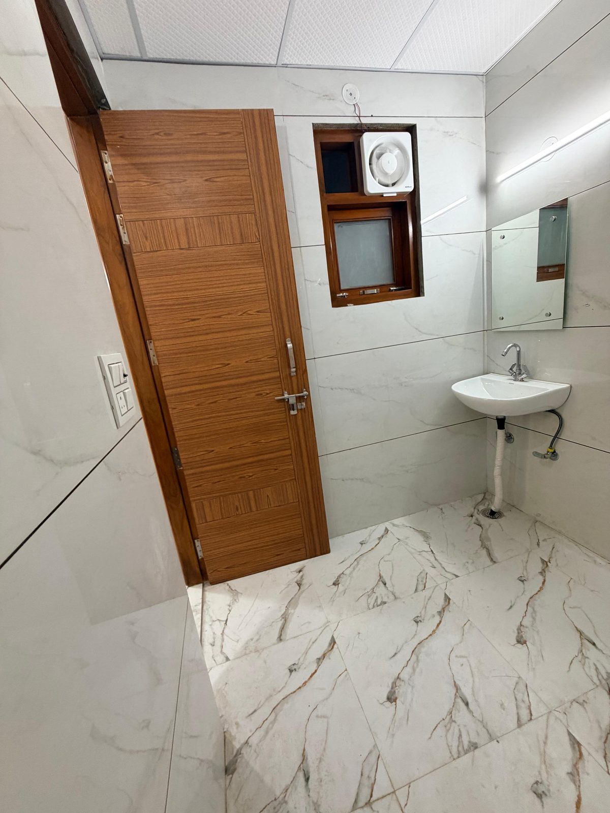 Attached marble-finish washroom at Tri-Homes L-10