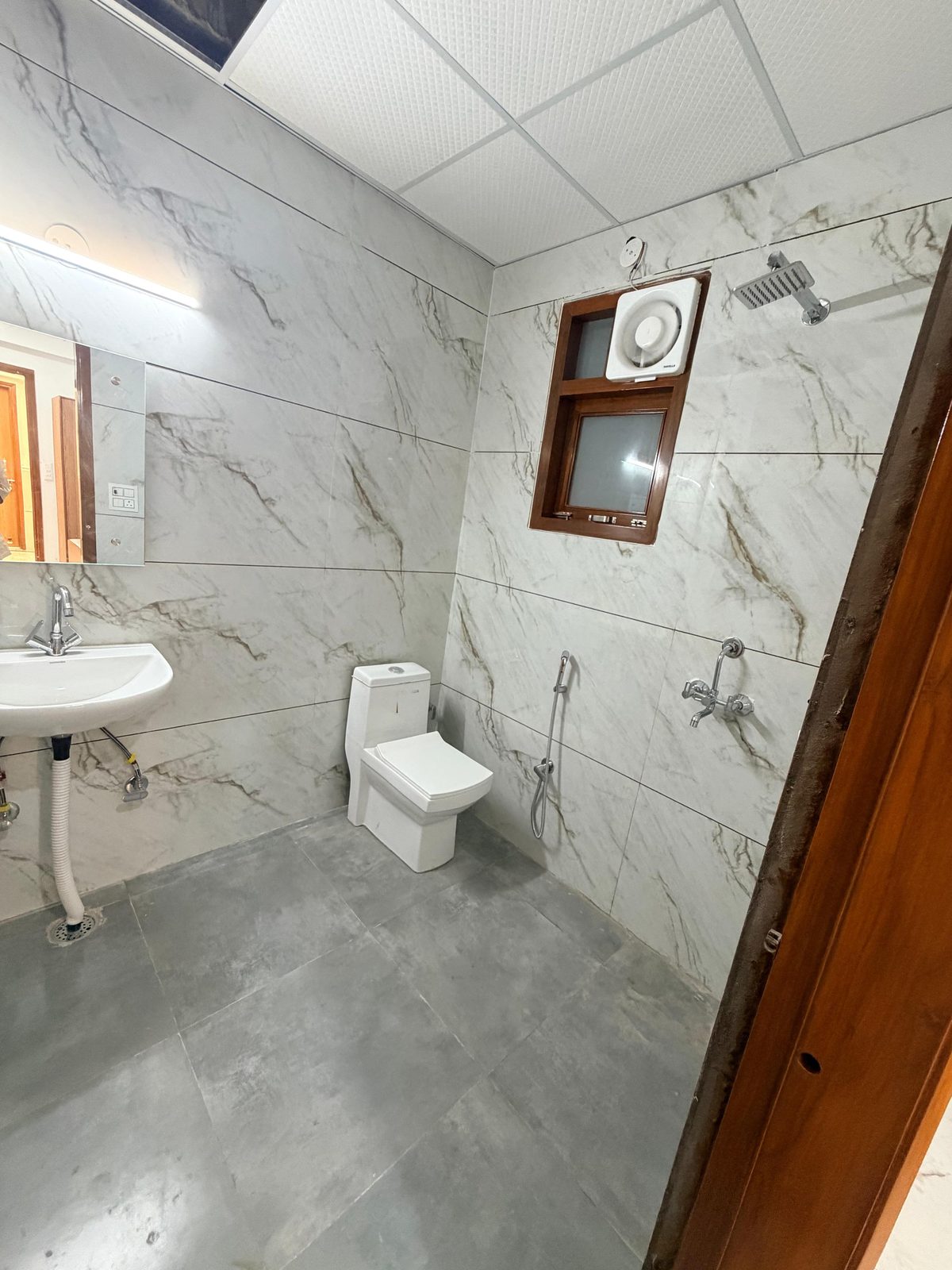Modern washroom fittings at Tri-Homes L-10
