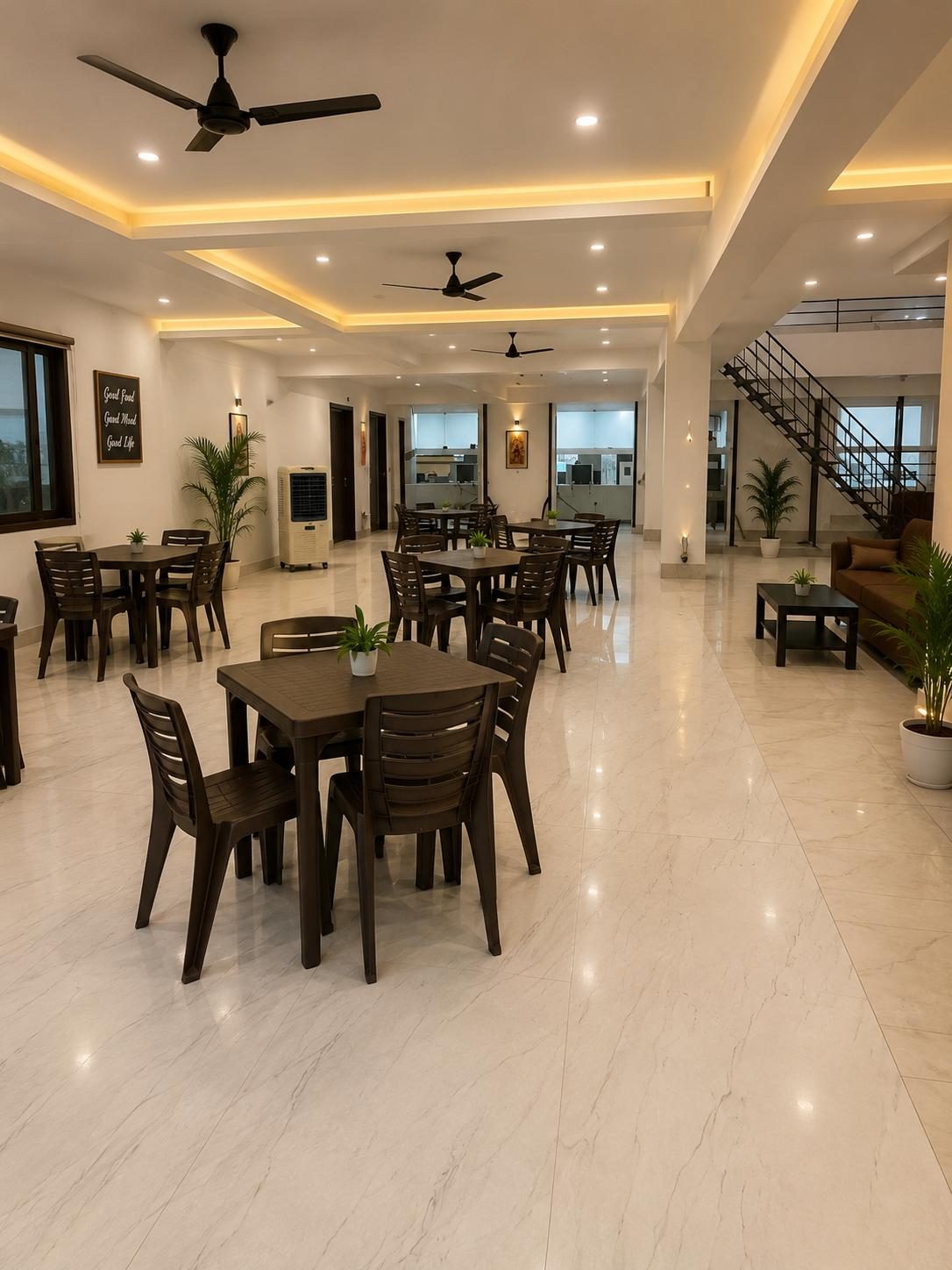 Common lounge and dining area at Tri-Homes L-10